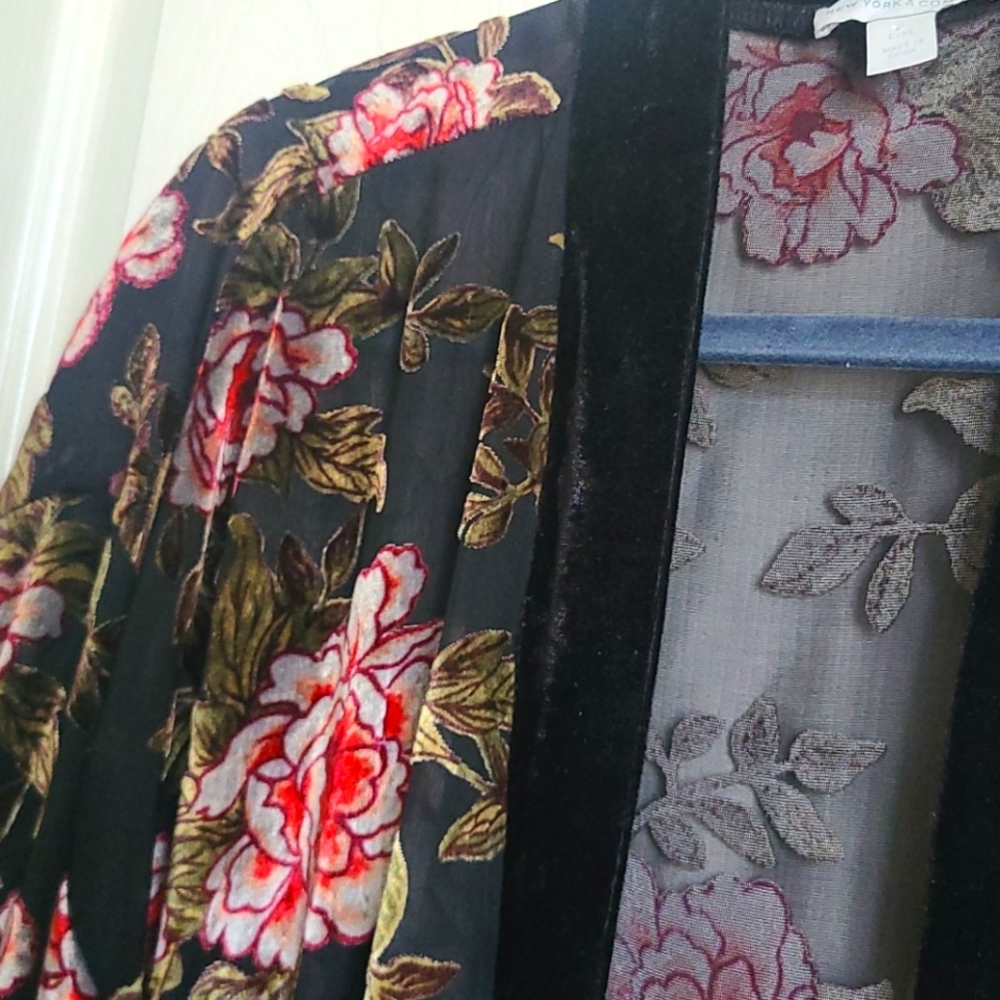 NyC Velvet floral Kimono